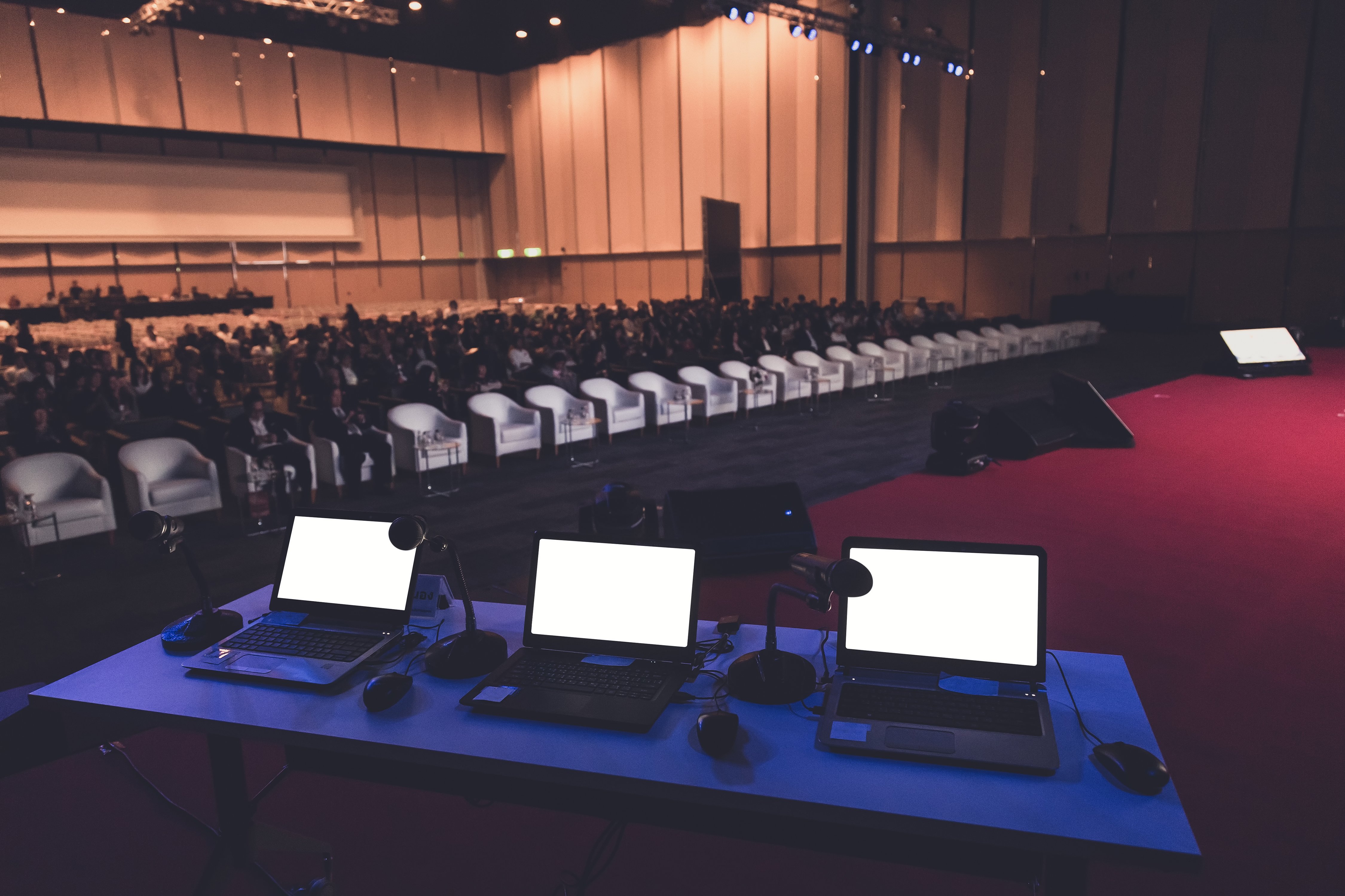 business-laptop-microphotone-podium-seminar-room
